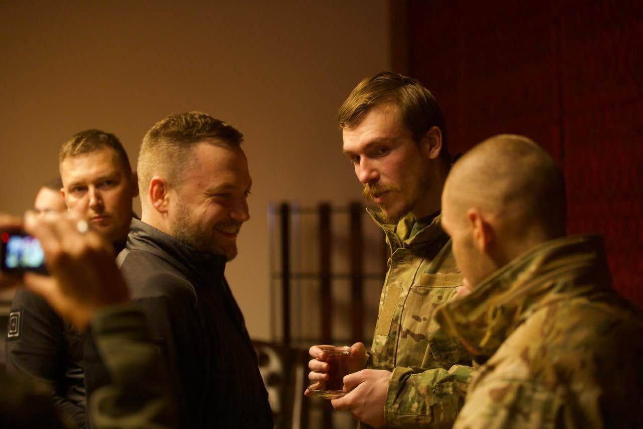 Де і як проживатимуть звільнені з полону командири "Азова"